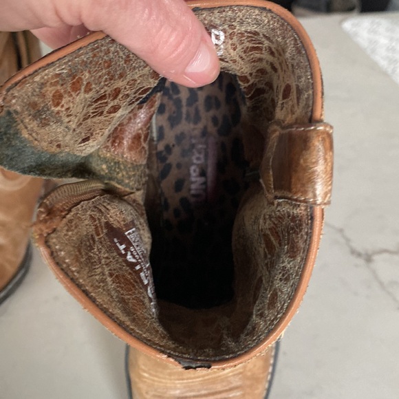 Western style ankle boots. - Picture 5 of 7